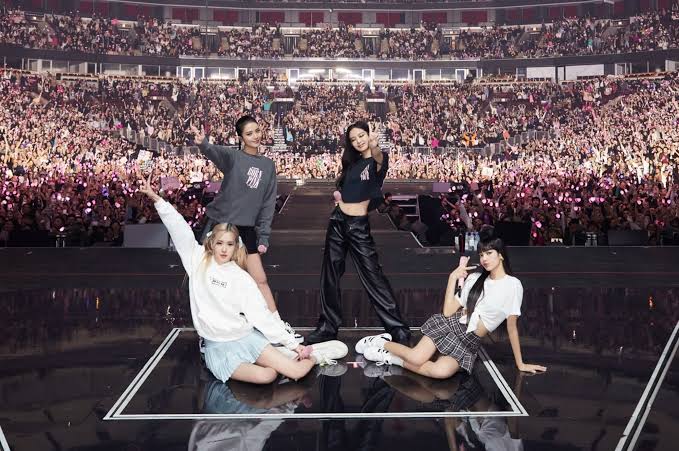NOONAing_time's tweet photo. Female version of seventeen members 

*Twice (9 members) + Blackpink (4  members) = Seventeen (13 members) https://t.co/bTB11Nr3Ov