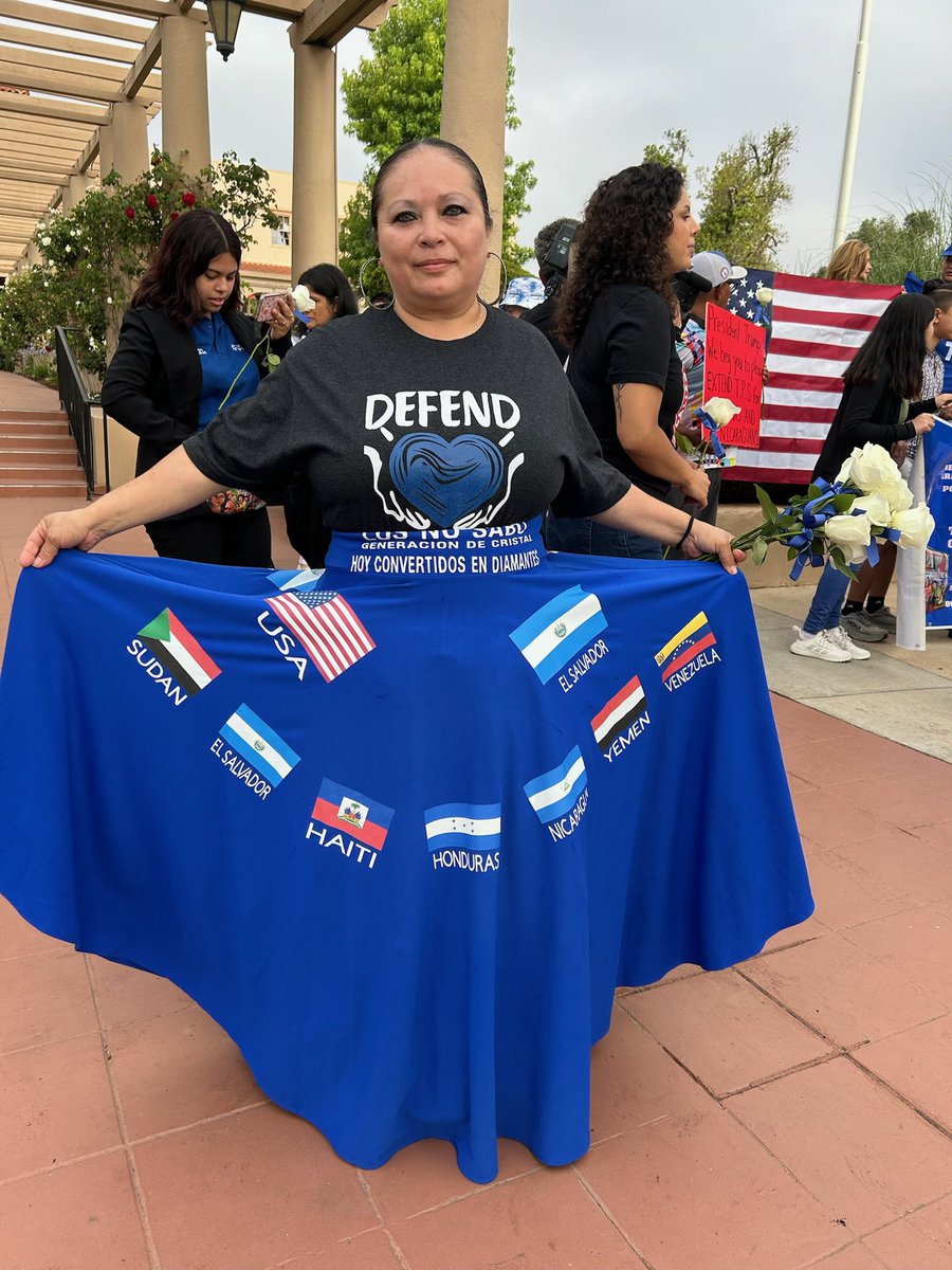 iAmericaorg's tweet image. Ending Temporary Protected Status (TPS) makes hundreds of thousands of hardworking immigrant workers vulnerable to Trump's vicious deportation agenda. We’re fighting in the courts and on the ground to protect workers and our futures. #WeMakeAmericaWork #TPSjustice
