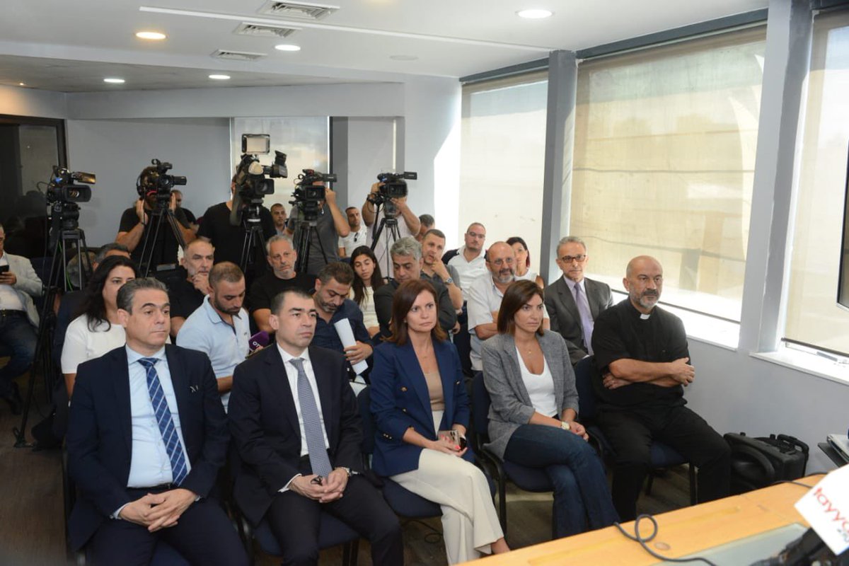 مؤتمر صحافي لإدي معلوف: رولان خوري موقوف ظلماً وإنجازاته في الكازينو لا يمكن إخفاؤها

أكّد النائب السابق إدي معلوف في المؤتمر الصحافي  الذي عقده حول قضية توقيف مدير كازينو لبنانرولان خوري أنّ الأخير موقوف ظلماً ومن واجباتنا أن ندافع عن هذا المرفق السياحي العريق الذي يتعرض للتجني.