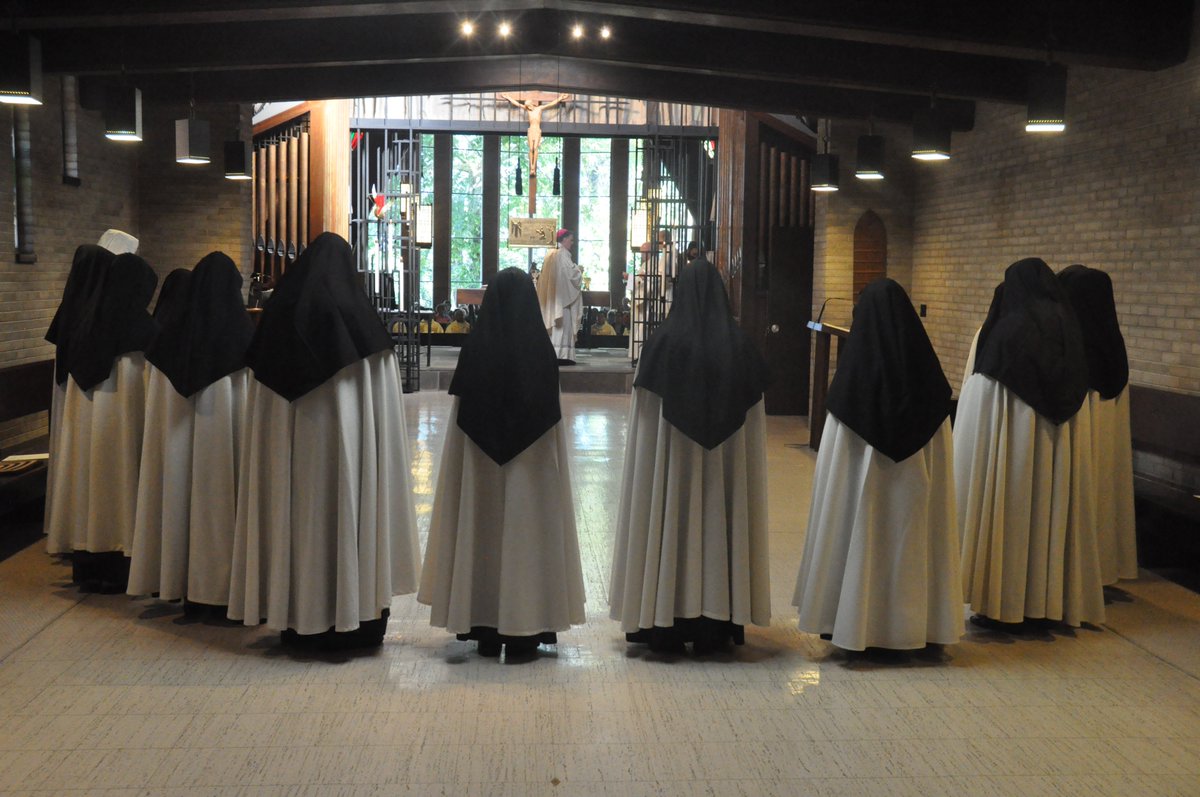 archindy's tweet image. The faithful of the Archdiocese of Indianapolis offer their prayers on this feast of Our Lady of Mount Carmel for the Carmelite nuns of St. Joseph Monastery in Terre Haute. May Our Lady keep them always under her loving care. heartsawake.org