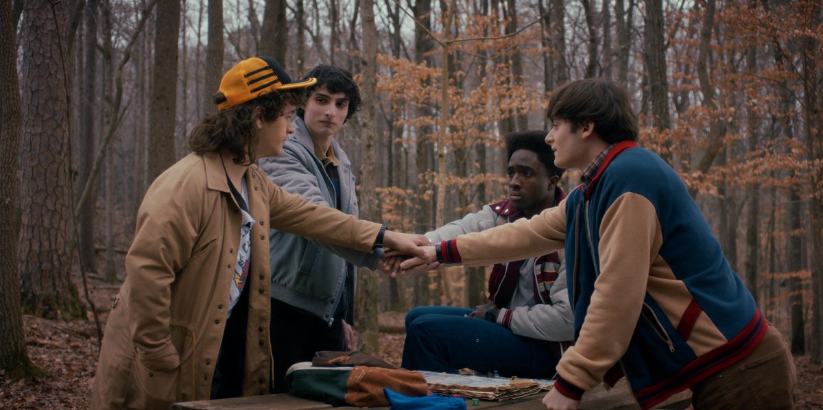 Personne n’est prêt.

Images exclusives de STRANGER THINGS 5.
Volume 1, 27 novembre.
Volume 2, 26 décembre.
Le final, 1er janvier.