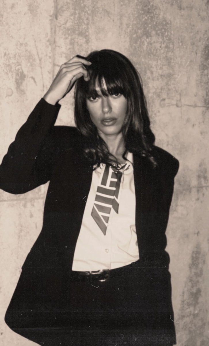 Instagram Story. 🕵🏻‍♀️🖤

#DilanÇiçekDeniz