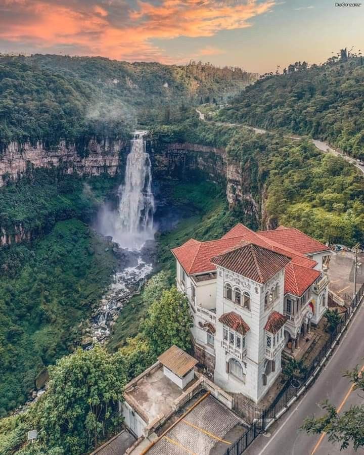 Llevo a Soacha en el alma: tierra de historia viva, hogar del Salto del Tequendama, donde la niebla abraza la leyenda muisca. Aquí la naturaleza, el misticismo y la memoria caminan de la mano. ¡Un destino imperdible a un paso de Bogotá! #DíaDeCundinamarca #16DeJulio