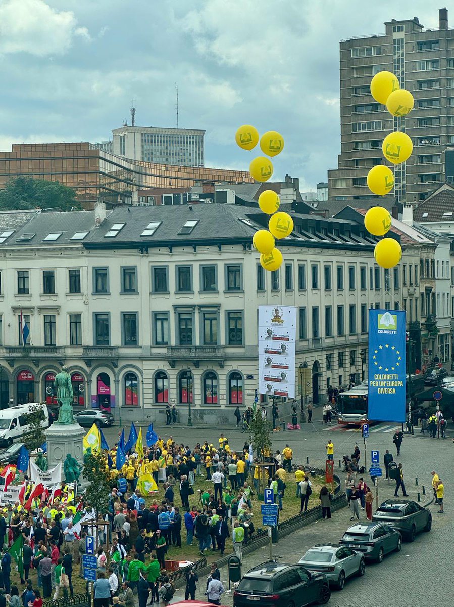 kingagalMEP's tweet image. Today, farmers protested both in Brussels and Budapest.
Farmers across Europe, rightfully feel that the @EU_Commission has abandoned them. In recent years, several measures have been implemented that negatively affected them.
There is concern that the Commission’s latest MFF…