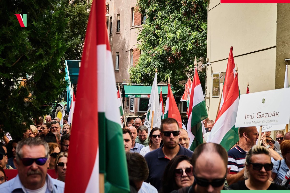 kingagalMEP's tweet image. Today, farmers protested both in Brussels and Budapest.
Farmers across Europe, rightfully feel that the @EU_Commission has abandoned them. In recent years, several measures have been implemented that negatively affected them.
There is concern that the Commission’s latest MFF…