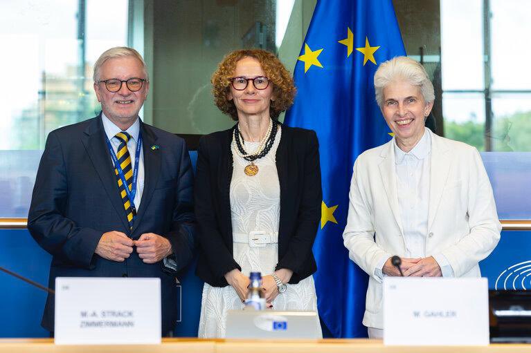 DepSecGenNATO's tweet image. Productive exchange with Members of the @EP_ForeignAff and @EP_Defence committees. We discussed the #NATOsummit deliverables and the next steps, including strengthening #NATO- #EU cooperation, ramping up industrial production and support to 🇺🇦
➡️bit.ly/46wQmht