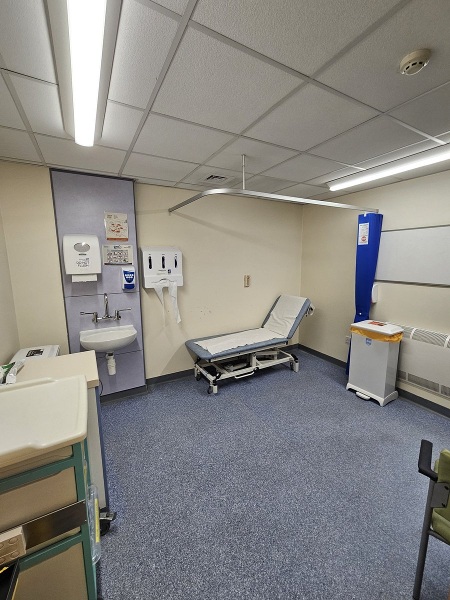 TracySh01012017's tweet image. Great visit to @BuryCO_NHS UTC for #observelistenact yesterday. Lots of improvements made since last visit and good patient feedback 馃憦