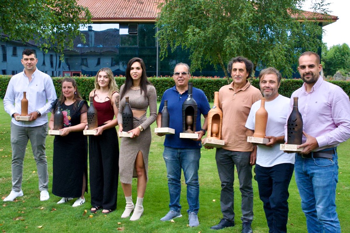 Grazas a todas as persoas que participaron na XXIX Cata de Viños da Ribeira Sacra, ao panel de cata polo seu rigor e dedicación, e aos concellos e institucións que fixeron posible esta nova edición. Unha vez máis, parabéns ás adegas polos seus excelentes traballos.