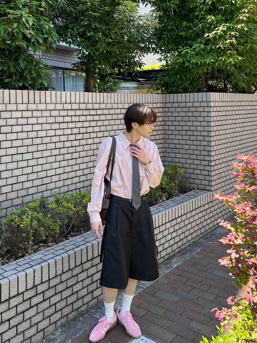 세상의 모든 빛이 너로 인해 생겨났어. 사랑해, 나의 왕자님. 나의 전부, 나의 숨결.