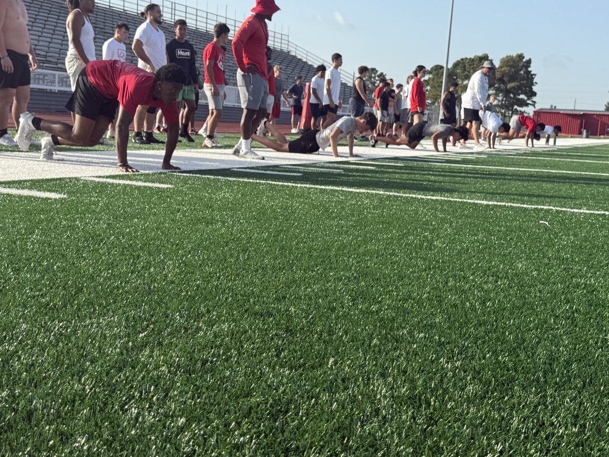CrosbyISD's tweet image. 🌅 The road to victory begins before the sun rises. This is where champions are shaped in the stillness of summer mornings.
#CommittedToStudents @CrosbyHigh @CoachJoeWillis ⚽️🏀🏈🏐🎾🥎