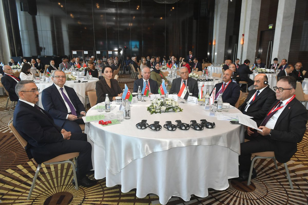 Bu gün Azərbaycan Respublikası Konstitusiyanın 30-illik yubileyinə həsr olunmuş beynəlxalq konfransdakı nitqimdə Ümummilli Lider Heydər Əliyevin rəhbərliyi ilə hazırlanmış Konstitusiyanın milli hüquq sistemimizin əsası, hüquqi və demokratik cəmiyyətin təməli olduğunu bildirdim.