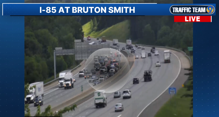 TrafficTeam9's tweet image. ALERT: This crash is blocking the left lanes on I-85 SB at Bruton Smith/Concord Mills Bld.  Traffic is backed to George Liles Pkwy. #ConcordNC #CabarrusCo #clt #cltraffic #clttraffic