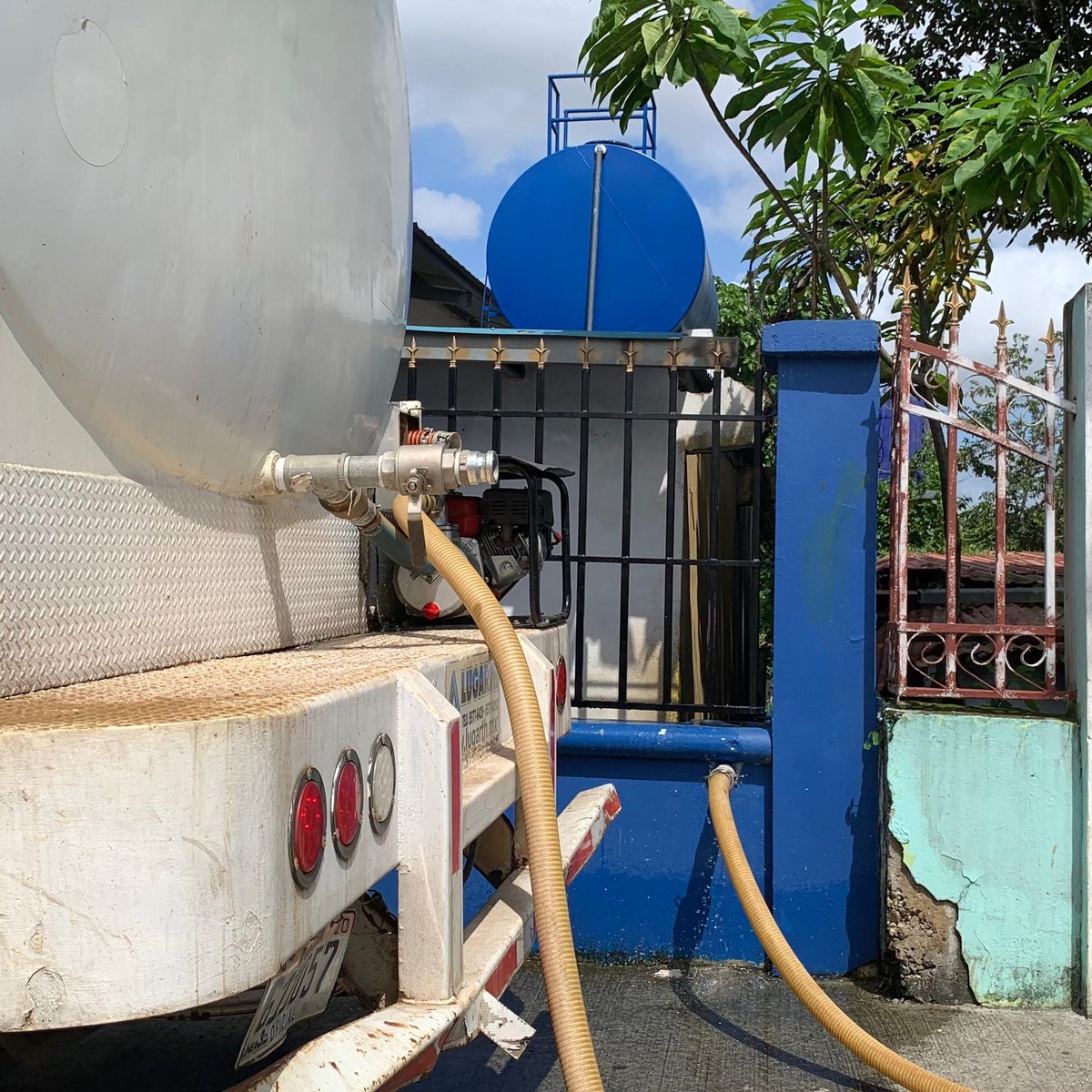 📍Metro: 💧👷🚜 Atención📢Continuamos con el operativo de abastecimiento con carro cisterna en Tocumen.

✅Estamos abasteciendo con 10 mil Gal. de agua a la comunidad de La Siesta y a la Escuela Emperatriz Taboada en Tocumen.

¡Lo estamos resolviendo!