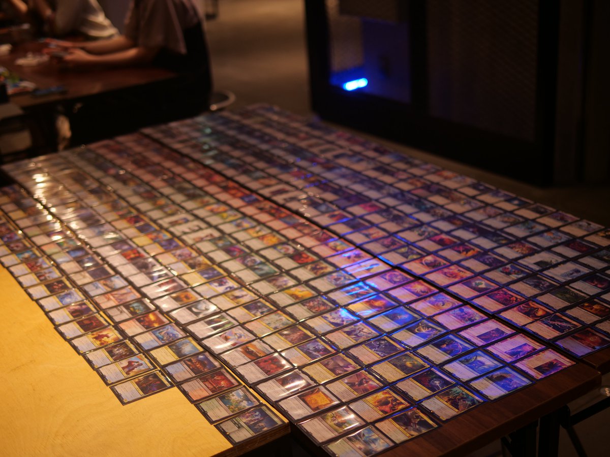 oga_5648's tweet image. 先日遊んだ、MTG×FF限定「ロチェスタードラフト」
対戦もピックもめっちゃ快適な環境に思えたけど、
たぶんセット内に『プレインズウォーカー』がいないのが大きい
次セットでやったらどうなるか…