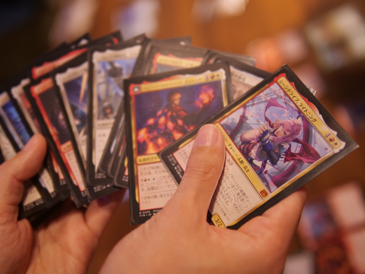 oga_5648's tweet image. 先日遊んだ、MTG×FF限定「ロチェスタードラフト」
対戦もピックもめっちゃ快適な環境に思えたけど、
たぶんセット内に『プレインズウォーカー』がいないのが大きい
次セットでやったらどうなるか…