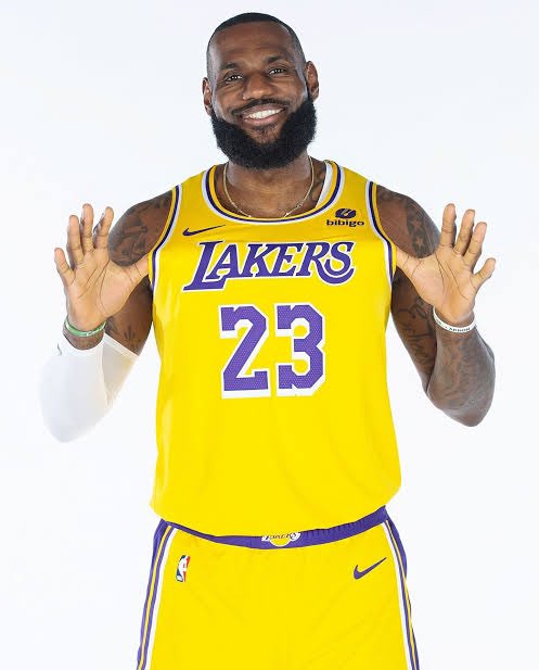 LakeShowYo's tweet image. 🚨 LeBron and the Lakers have NOT discussed any trades or a buyout

HE IS HERE TO STAY