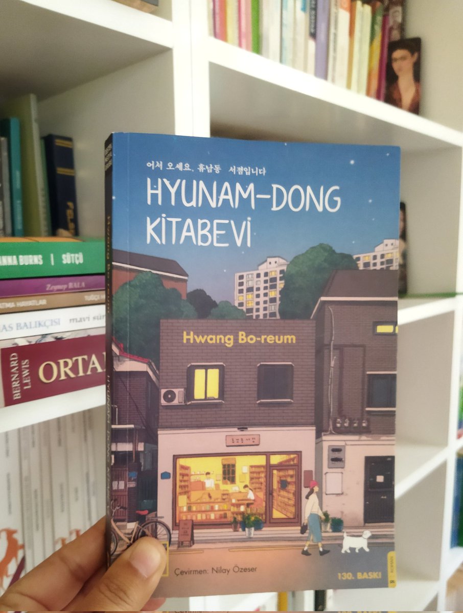 SultanE51546415's tweet image. Mutlu olmak adına yaptığımız okul,iş eş vb seçimler bir gün gelip bizi hayal kırıklığına uğratabiliyor.Sonrasında da bir arayışa düşebiliyoruz.Bu eser bir kitap evinin sıcak ortamında bir araya gelmiş bu durumu sorgulayan insanların hikayesi👌
#OkudumBitti
#OkuyorumTartışıyorum🪶