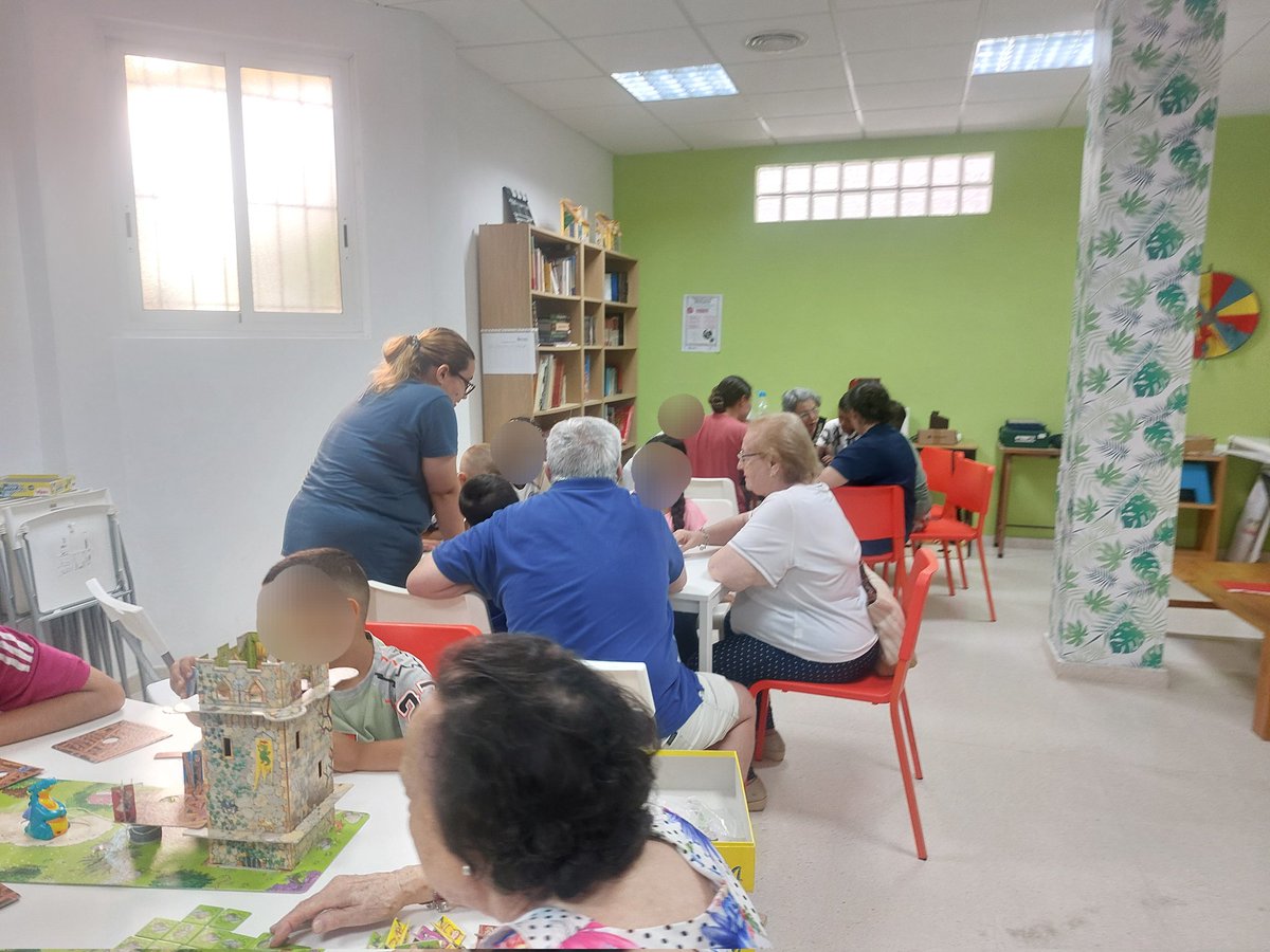 Trepidante la mañana hoy en la sede de <a href="/AFIM21_alm/">AFIM21</a> donde nuestros Agentes de Cambio #FundaciónEDP y un grupo de peques de la escuela de verano "Yo juego con AFIM21 en verano" #corresponsables <a href="/IgualdadAND/">Inclusión Social, Juventud, Familias e Igualdad</a>  han vivido una jornada intergeneracional con dinámicas y torneos.