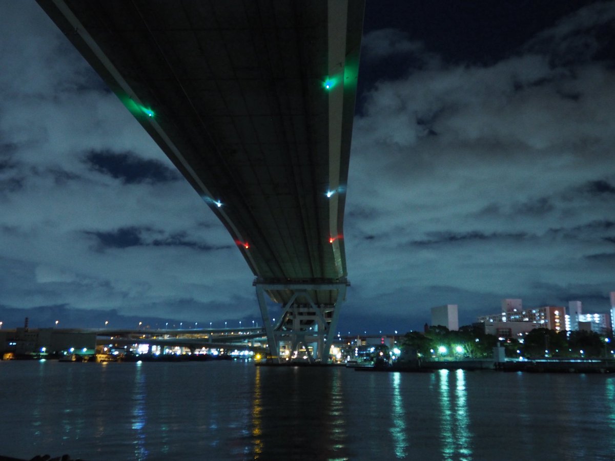 zichi3150's tweet image. #アイデアの勝利だと自負してるプラモ
橋の写真を上下反転させてネェルアーガマのカタパルトに！