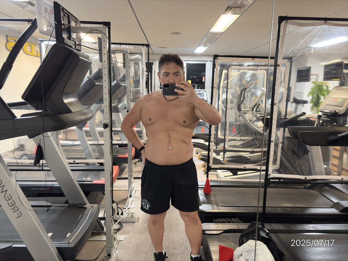 加圧トレ💪
いろいろ飲み過ぎで浮腫んでる😇
腕が38cmから39.8cm激増
フラフラやで
#筋トレ
#筋トレ男子