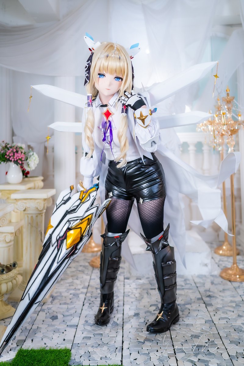 勝利の女神：NIKKE
クラウン【Crown】👑

🎭 : <a href="/Cyberloafing_S/">摸鱼头壳_MYKig</a> 
📸 &amp; 🎛 : <a href="/wolferia_kig/">Yumeme</a> 

#NIKKE #NIKKEcosplay #ニケ #니케 #kigurumi