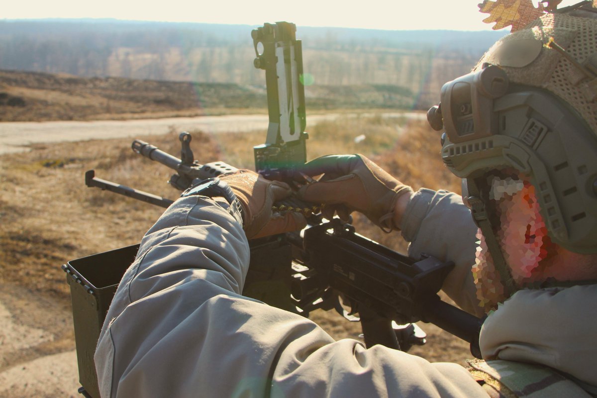 US_SOCEUR's tweet image. Building readiness with our NATO Allies! Green Berets with 10th SFG(A) conducted a training exercise in Slovakia, focusing on marksmanship, tactical movements, & medical care. Strengthening our collective defense, one exercise at a time. #SOFinEurope #StrongerTogether @USSOCOM