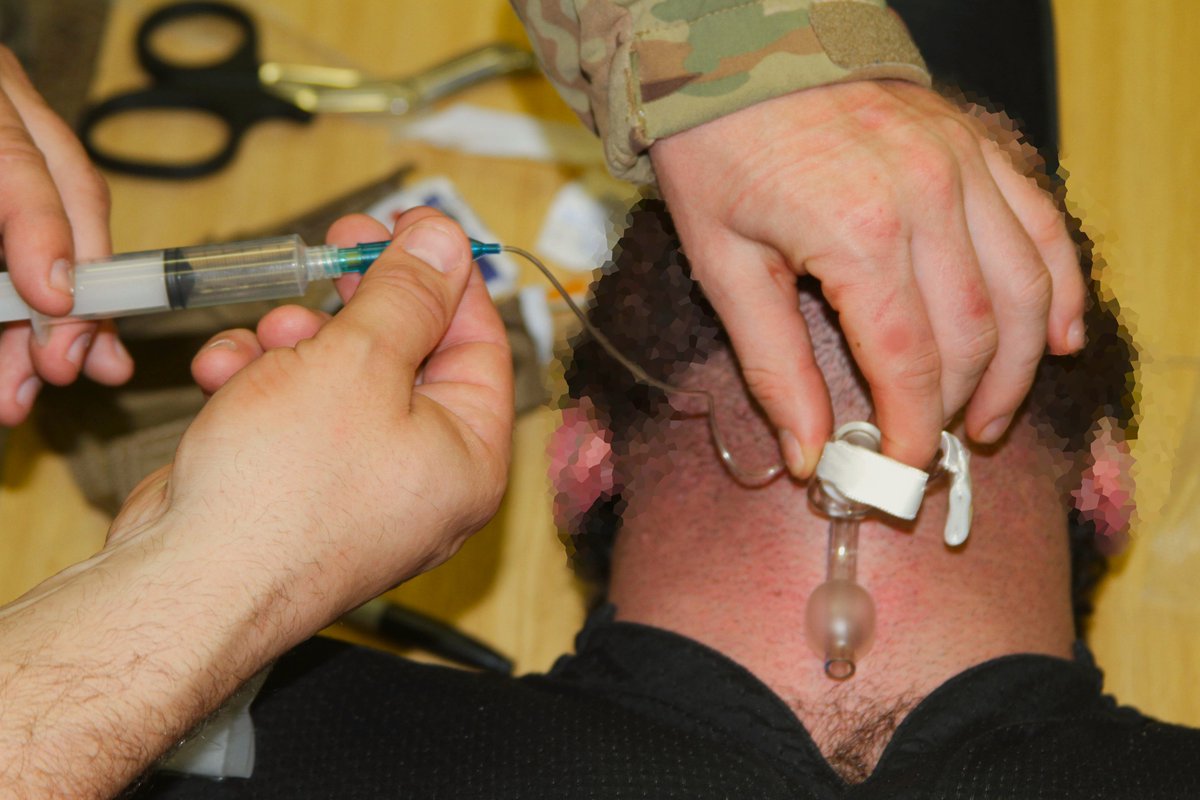 US_SOCEUR's tweet image. Building readiness with our NATO Allies! Green Berets with 10th SFG(A) conducted a training exercise in Slovakia, focusing on marksmanship, tactical movements, & medical care. Strengthening our collective defense, one exercise at a time. #SOFinEurope #StrongerTogether @USSOCOM