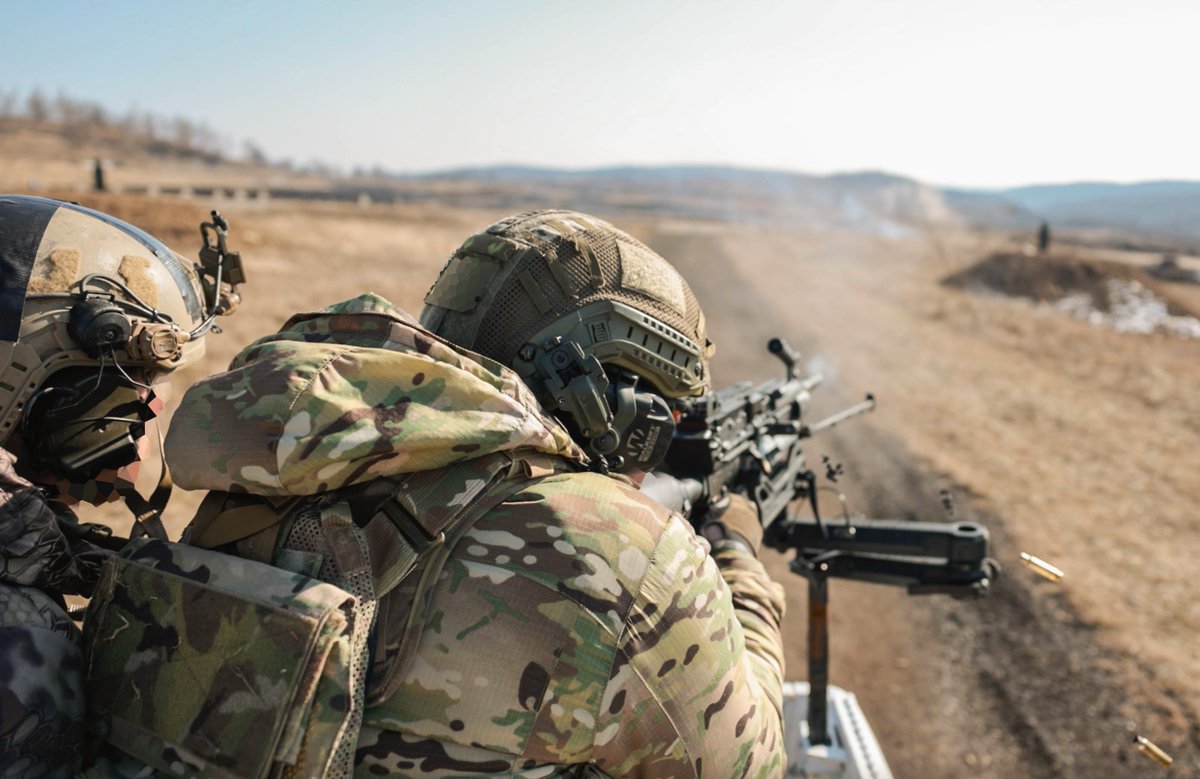 US_SOCEUR's tweet image. Building readiness with our NATO Allies! Green Berets with 10th SFG(A) conducted a training exercise in Slovakia, focusing on marksmanship, tactical movements, & medical care. Strengthening our collective defense, one exercise at a time. #SOFinEurope #StrongerTogether @USSOCOM