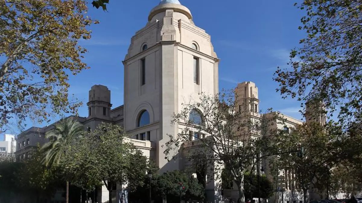La Generalitat retira la oficialidad a cursos de memoria democrática y antifascismo, y la Universitat la acusa de censura
eldiario.es/comunitat-vale…