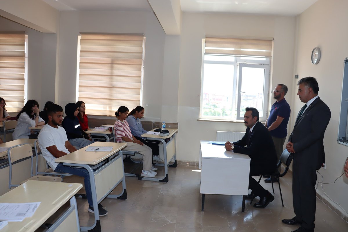 Kaymakamımız Sayın Zekeriya Murat ŞAHAN ve İlçe Milli Eğitim Müdürümüz  Sayın Ekrem YURT, Şarkışla Anadolu Lisesinde ve 15 Temmuz Milli İrade İmama Hatip Ortaokulunda açılan,  Yaz Dönemi DYK kurslarını ziyaret ederek öğrencilerle bir araya geldi.