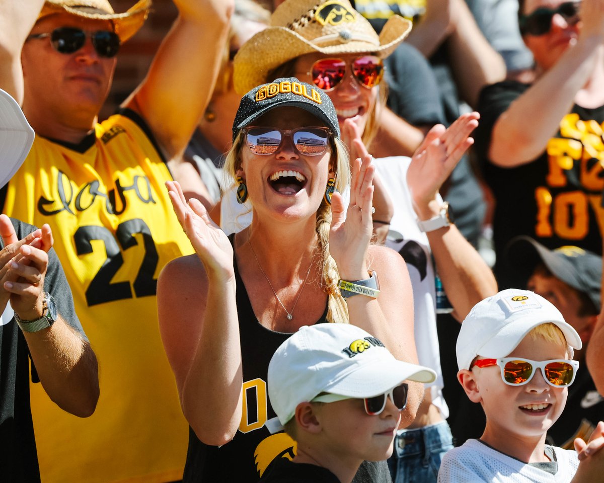 UIAdvancement's tweet image. Dreaming of Saturdays in Kinnick with @HawkeyeFootball.