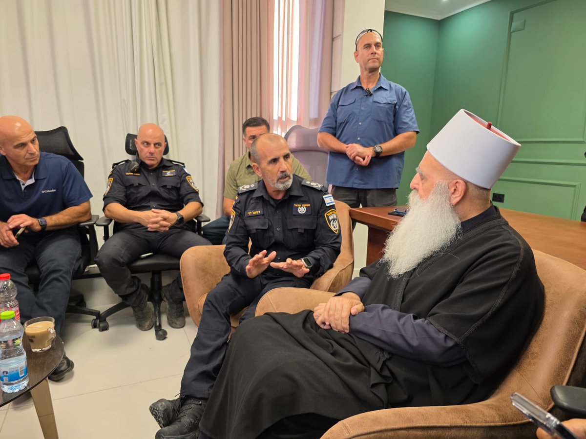israelpolice's tweet image. Following recent events on the northern border, Police Commissioner Danny Levi visited the Golan Heights for a situational assessment with senior commanders and met with Druze leader Sheikh Muwaffaq Tarif and community leaders, reaffirming solidarity and commitment to security.
