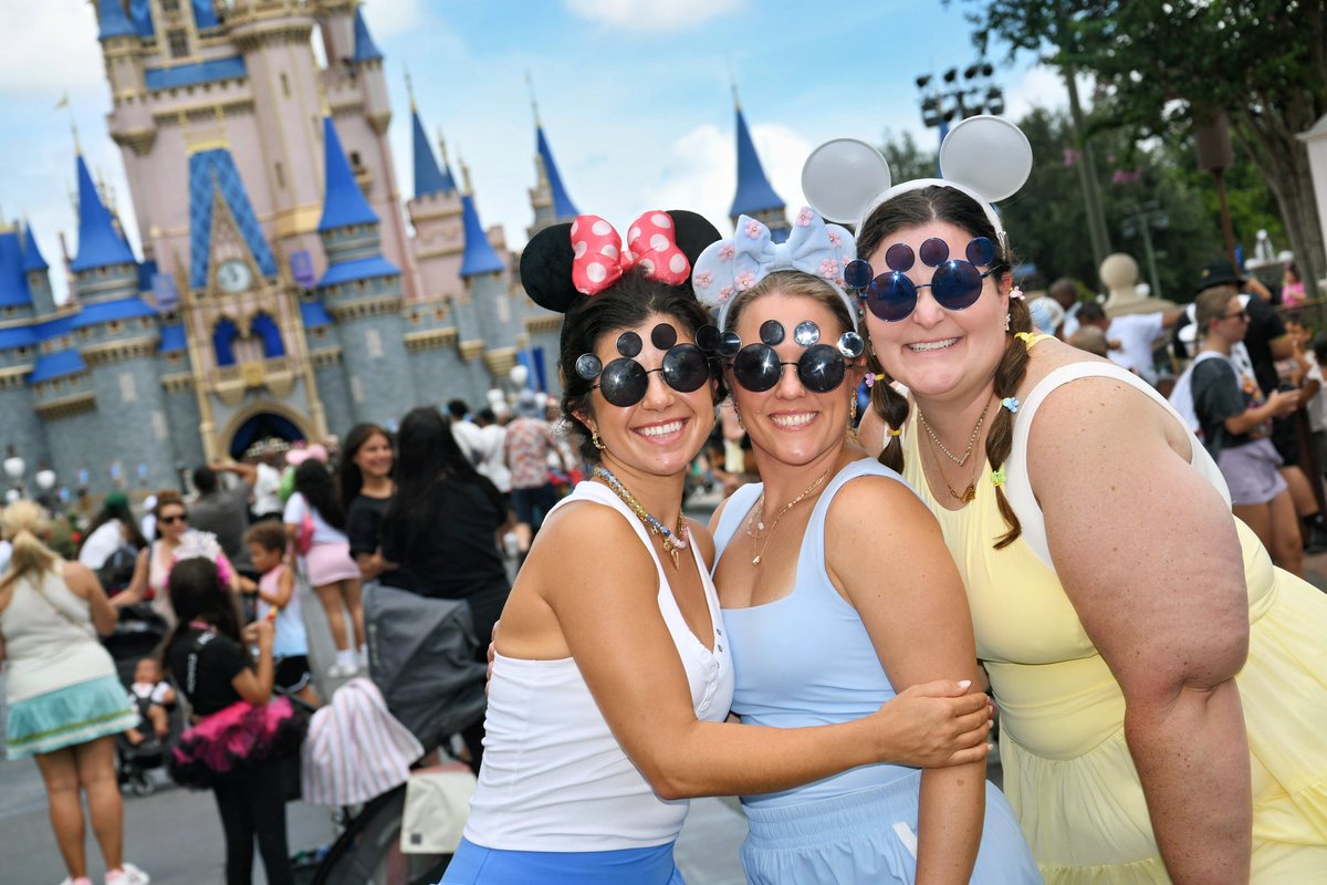 Best 36 hours with my besties here. Don’t want them to leave 🏰