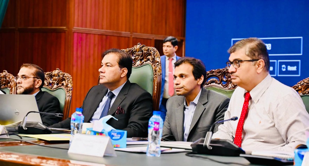 سی ڈی اے کے کمرشل پلاٹس کی نیلامی کا دوسرا روز، 8 پلاٹس 19.03 ارب میں ریکارڈ نیلامی

اسلام آباد: سی ڈی اے کے کمرشل پلاٹوں کا تاریخی اور کامیاب نیلام عام کا دوسرا روز جناح کنونشن سینٹر اسلام آباد میں منعقد ہوا۔ چیئرمین سی ڈی اے و چیف کمشنر اسلام آباد محمد علی رندھاوا نے اسلام آباد