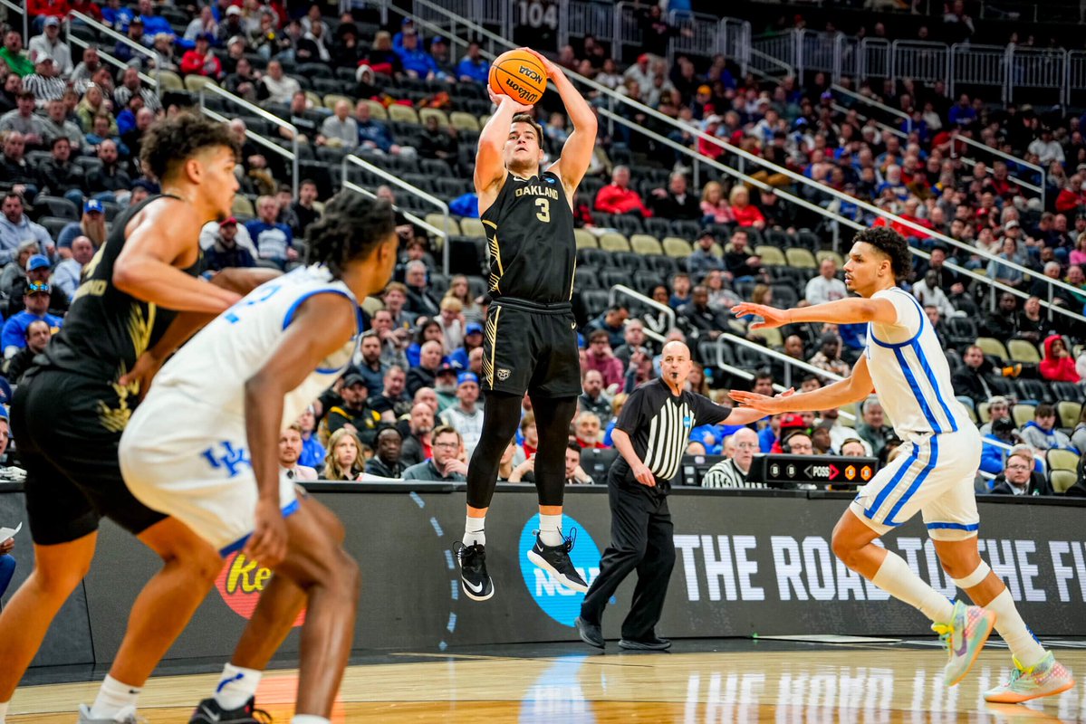 RealFieldOf72's tweet image. At an appearance with the Rotary Club of Little Rock, Arkansas men’s head coach John Calipari opens up about the NCAA tournament and possible expansion:
Let me just say this, I think expanding the tournament could be really good or really bad. You ready for this? What if a Doug…