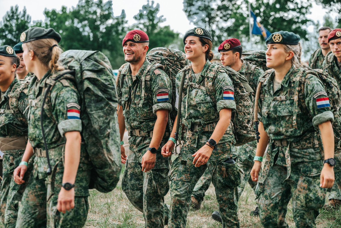 DefensieMin's tweet image. De Nijmeegse Vierdaagse is in volle gang. Duizenden militairen lopen mee.
Veel succes aan iedereen die deze fysieke en mentale uitdaging aangaat—bepakt, in formatie en goed voorbereid.
Ook dank en succes aan alle militairen op Kamp Heumensoord die dit mogelijk maken.