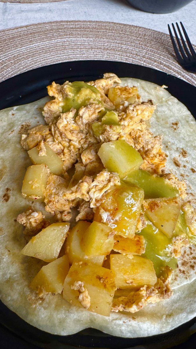 burritoconcoca's tweet image. Me encanta cuando el programa se trata de reseñar este tipo de listas, los escucho echándome un burrote de huevo con papas y chorizo. Saludos podebanda @ruleiro @eltalcha #RePoderoso