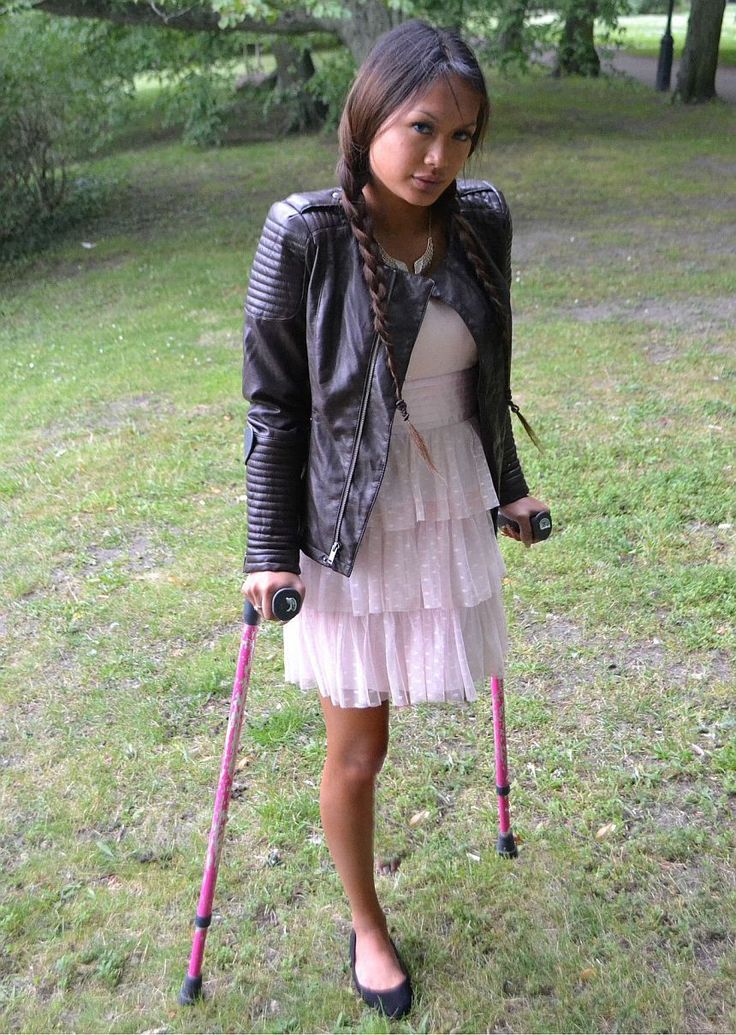 Kristinartz's tweet image. One leg. A stick. Still standing. Not for sympathy just to be seen. Say Hi or follow — it means more than you know. 💔🦯🙏