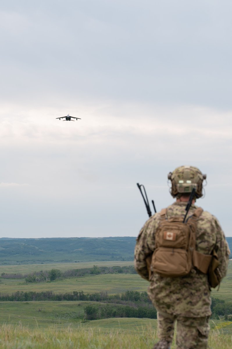 CanadianArmy's tweet image. Eyes on the sky, ears to the ground.
We're calling in an air strike on the latest episode of the CA Podcast!
Listen in as we talk to a Joint Terminal Attack Controller about what they do, and the important capability they bring to the battlefield.
open.spotify.com/episode/7B9sX9…