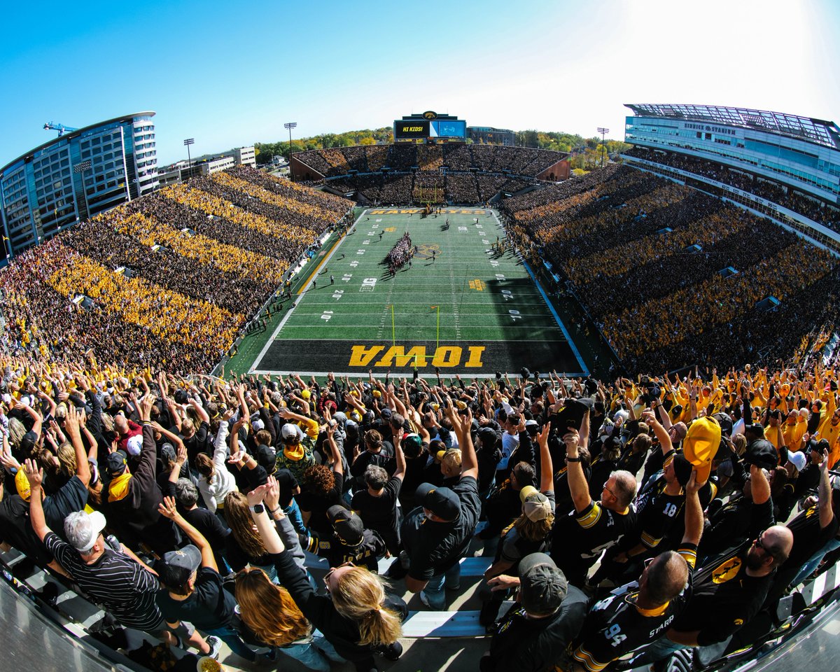 UIAdvancement's tweet image. Dreaming of Saturdays in Kinnick with @HawkeyeFootball.