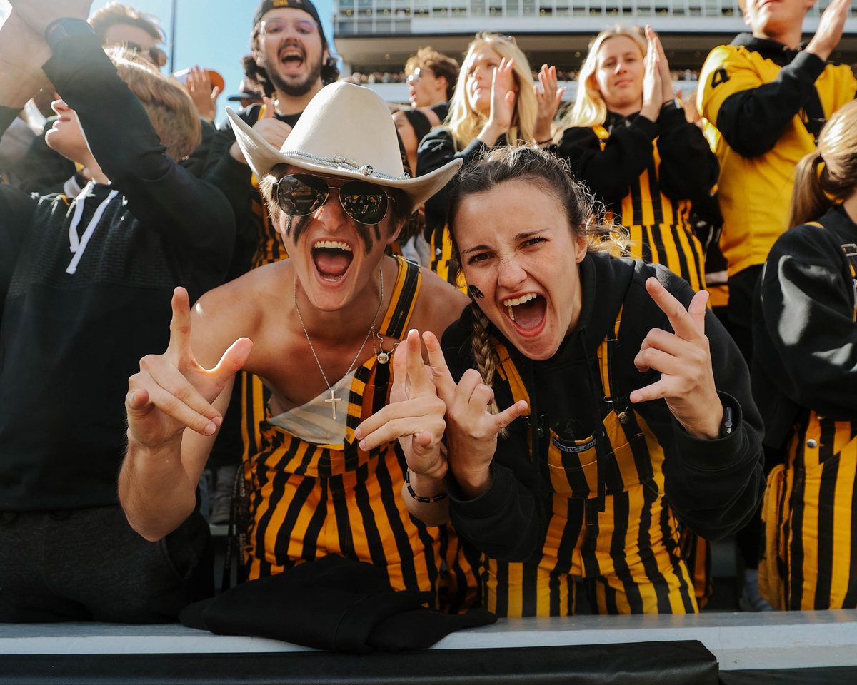 UIAdvancement's tweet image. Dreaming of Saturdays in Kinnick with @HawkeyeFootball.