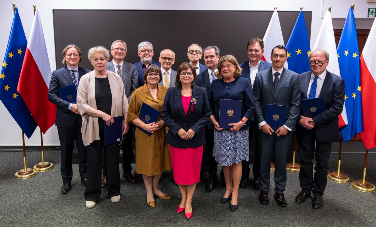 MZ_GOV_PL's tweet image. Krajowa Rada ds. Kardiologii podsumowała półtora roku pracy (2024–2025)
🩺 Rada, działająca jako organ doradczy Ministra Zdrowia, przygotowała szereg kluczowych rekomendacji i założeń zmian w systemie opieki kardiologicznej.
Opracowała m. in.:
🔹 założenia do Ustawy o Krajowej…