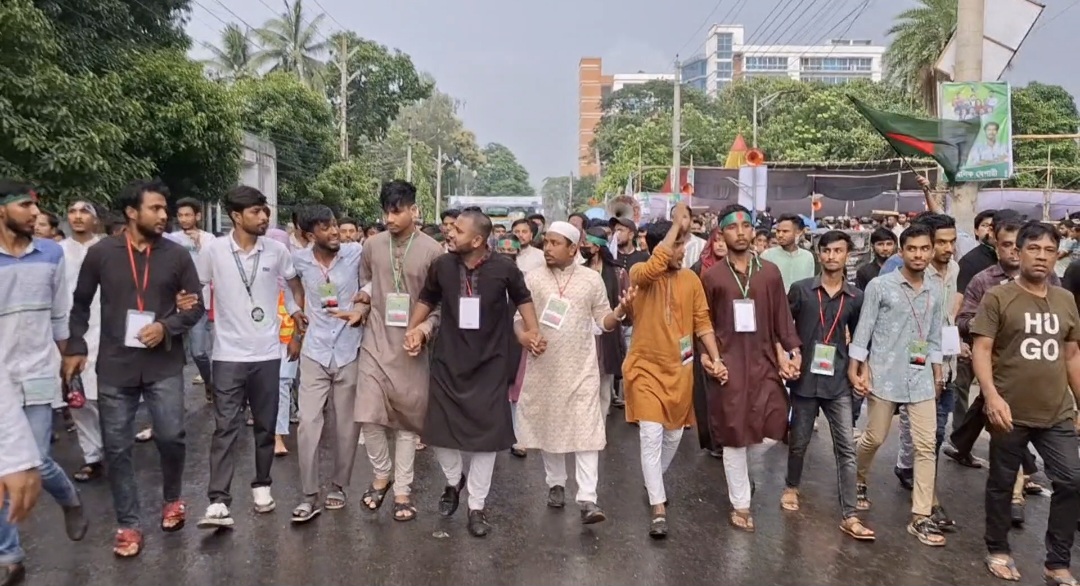 গোপালগঞ্জে হামলার প্রতিবাদে মাদারীপুরে এনসিপির বিক্ষোভ ও প্রতিবাদ সমাবেশ