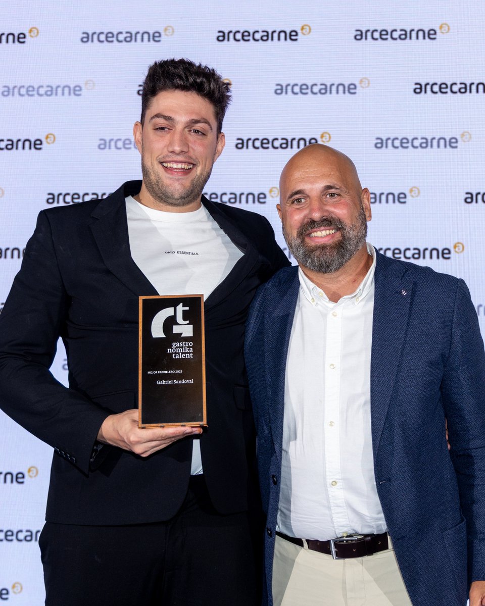 ssgastronomika's tweet photo. @LABORALkutxa 🔥 Mejor parrillero Gabriel Sandoval de Casa Julián de Tolosa patrocinado por @arcecarne_ofi 

 🍽️ Mejor atención en sala Maialen Jurado del Restaurante @casacamara1884
 patrocinado por @Alusaldu

#ssg25 #gastronomikatalentgipuzkoa25 https://t.co/GbwzaumFgo