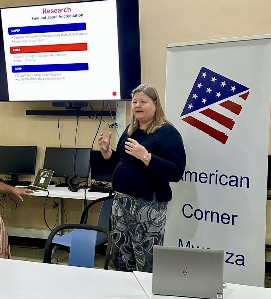 usembassytz's tweet photo. Public Affairs Officer (PAO) Clark engaged students and scholars on important steps to take to research educational opportunities and updated attendees on the dangers and consequences of overstaying a visa at the American Corner in Mwanza. 
#EdUSA https://t.co/XKkmYDn3Lf
