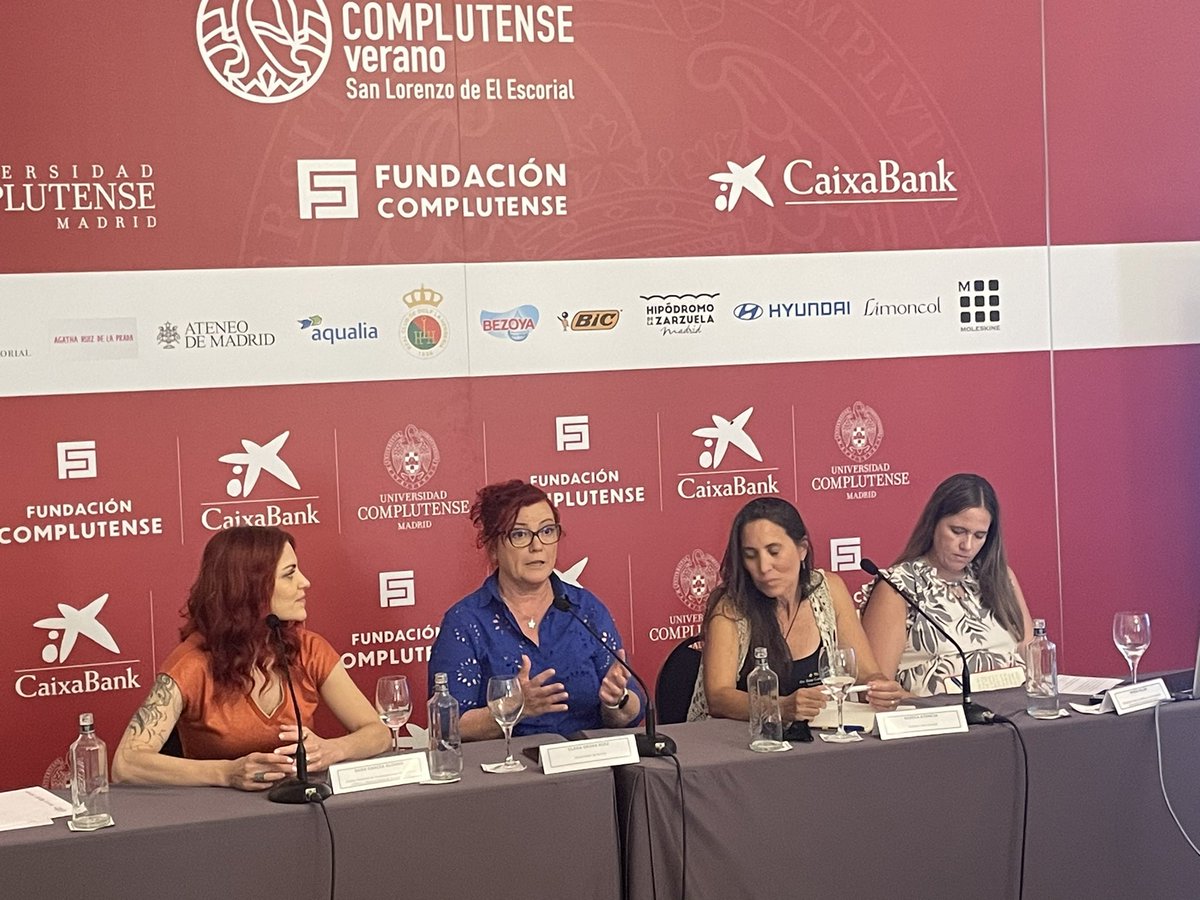 MaraAriasAlvar1's tweet image. Primer día del curso de verano ucm “retos en la divulgación científica”Hablando sobre la perspectiva de género con grandes referentes femeninos como @ClaraGrima, @Astro_SaraG y Rebeca Atencia. Gracias a @FECYT_Ciencia @madrimasd y @COLVEMA por su apoyo institucional. @UdcVet