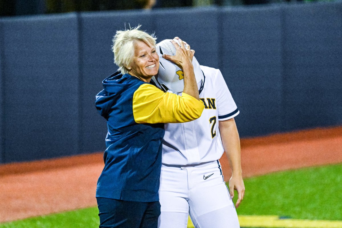umichsoftball's tweet image. Several softball photos showed up in MGoBlue’s 2024-25 Photos of the Year! 📸
Full Galleries >> myumi.ch/eg1E2