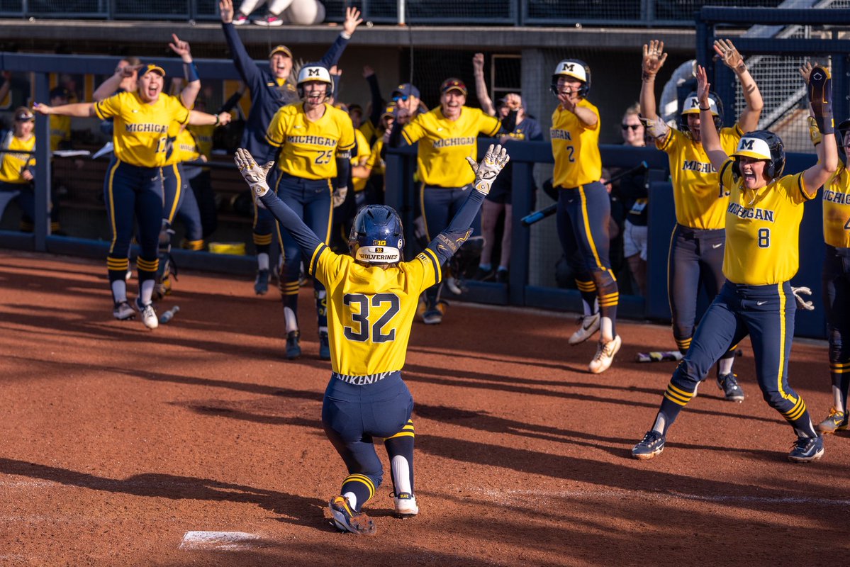 umichsoftball's tweet image. Several softball photos showed up in MGoBlue’s 2024-25 Photos of the Year! 📸
Full Galleries >> myumi.ch/eg1E2
