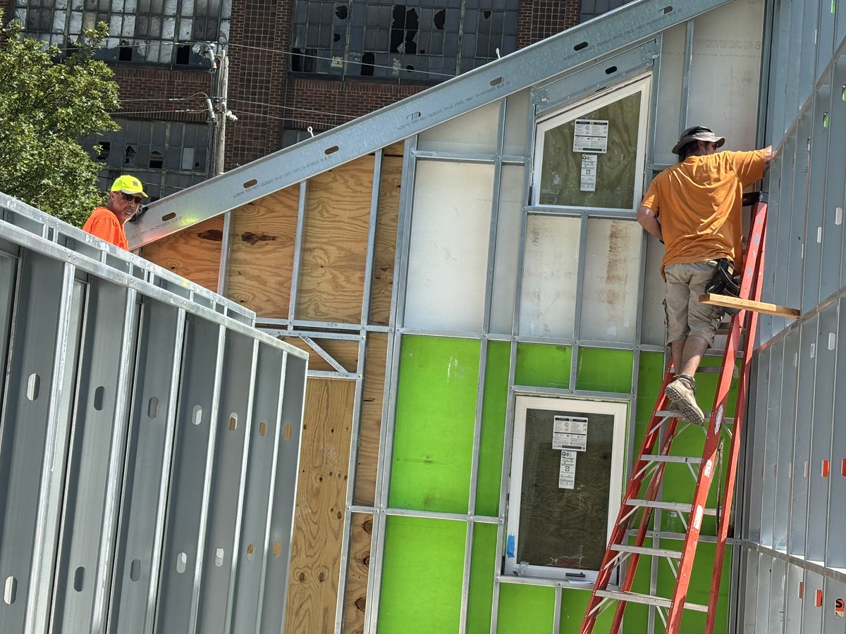 LMMCleveland's tweet image. Solar House #2 is up! Our great partners from PadSmart continue to work hard on the interior as we welcomed Cuyahoga Land Bank, FreshWater Cleveland and Underdogs on hand for future stories on this innovative project