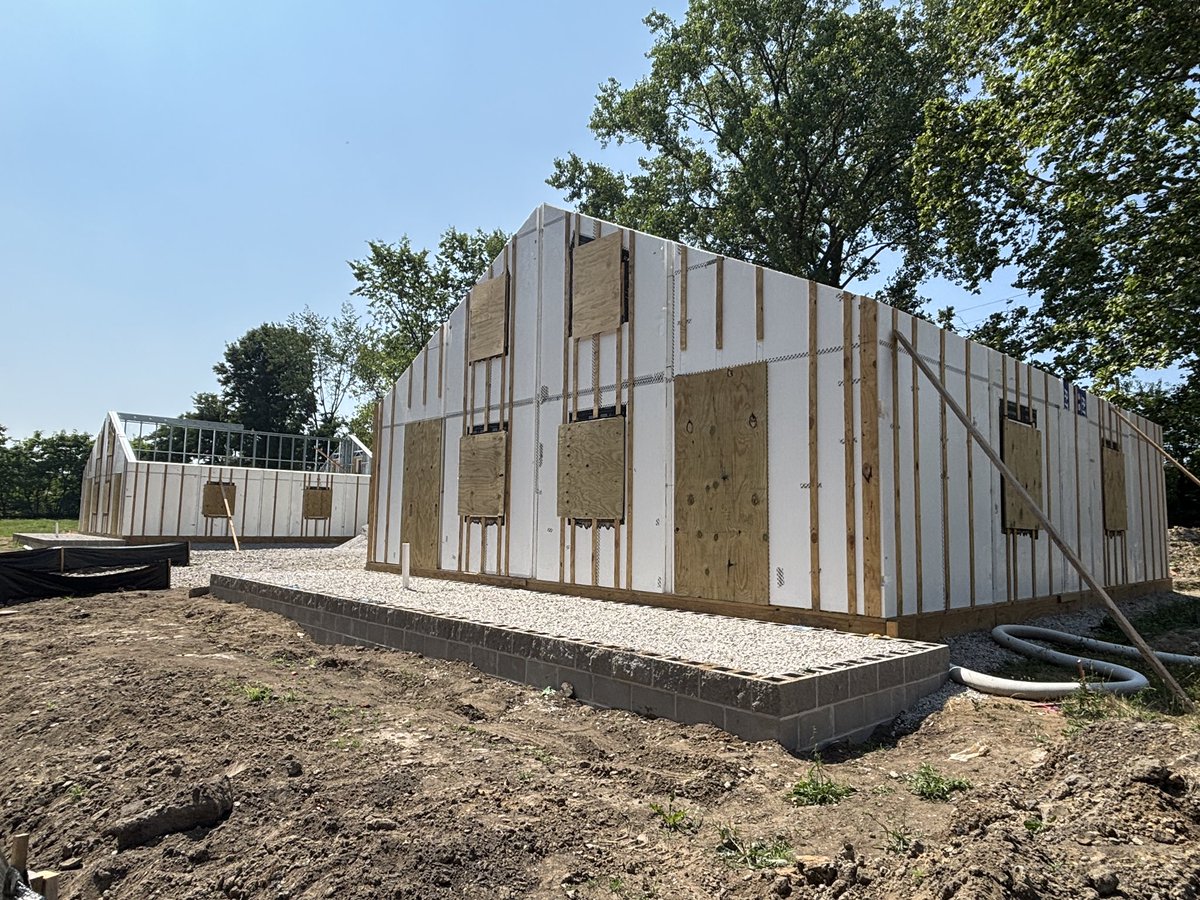 LMMCleveland's tweet image. Solar House #2 is up! Our great partners from PadSmart continue to work hard on the interior as we welcomed Cuyahoga Land Bank, FreshWater Cleveland and Underdogs on hand for future stories on this innovative project